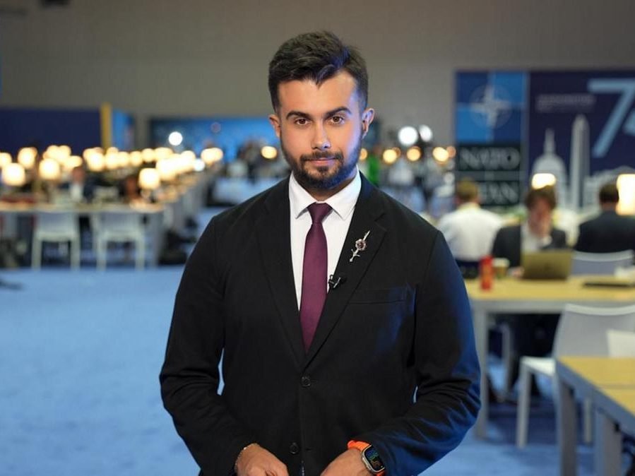 Миша Комадовский